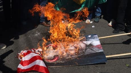Nach Strafzöllen gegen Brasilien: Demonstranten zünden Trump-Puppen an