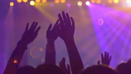 Un ayuntamiento socialista denuncia a un DJ por cánticos contra Sánchez en una verbena