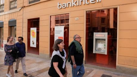 La sociedad de los Botín con la que invierten en Bankinter sale de pérdidas y gana 186,9 millones