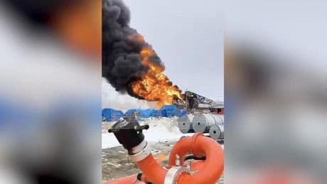 Bohrturm eingestürzt: Mehrere Schwerverletzte bei Feuer auf russischem Öl- und Gasfeld