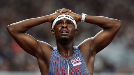 Mondiaux d’athlétisme : d’où vient le bandeau « 100 % Jésus » porté par Jeremiah Azu ?