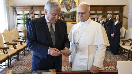 Dall'incontro col Papa ai duelli con Salvini: la lunga estate di Tajani