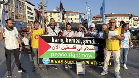 Sivas'ta KESK'ten 1 Eylül açıklaması: "Yaşasın barış, bijî aşîtî"