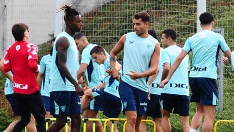 La convocatoria del Athletic para visitar al Alavés viene con novedades