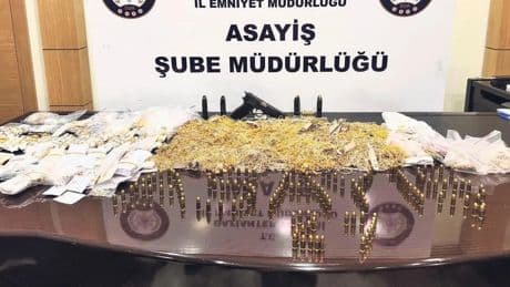18 kilo altını gasp edip 3 polisi vurdular