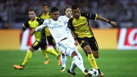 El Levante perfila su defensa con la llegada inminente de Jeremy Toljan