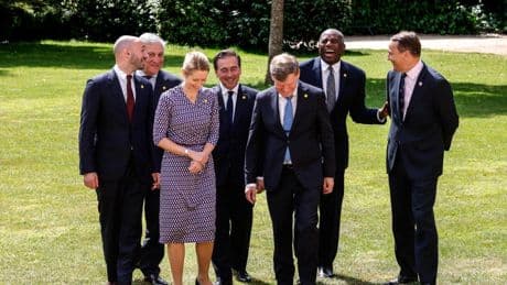 España, Francia y otros tres países piden a la UE que lidere la ayuda al desarrollo tras los recortes de EE.UU.