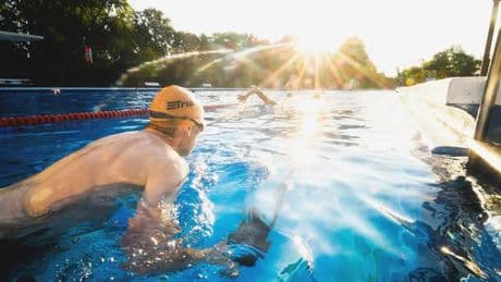 Schwimmbäder: Lebensretter warnen vor weiterem Schwimmbadsterben