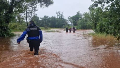 "Je me suis dit 'je vais mourir'": le témoignage d'une sexagénaire, sauvée lors des inondations dans le Var