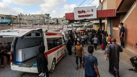 Israeli troops 'open fire on Palestinians seeking food and aid in Gaza' with 32 dead