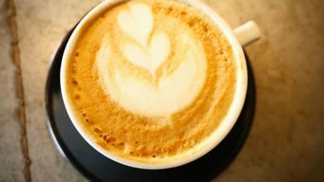 Matcha latte contre café crème: le boom des "coffee shops" en France