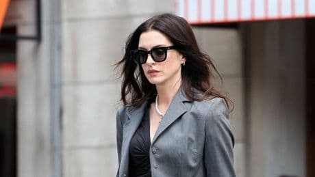 Film-Dreh: Diese Looks trägt Anne Hathaway am Set von "Der Teufel trägt Prada 2"
