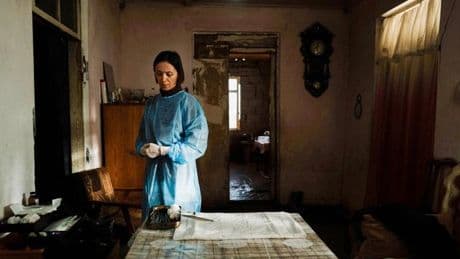 Crítica de 'April': la feminidad es un monstruo