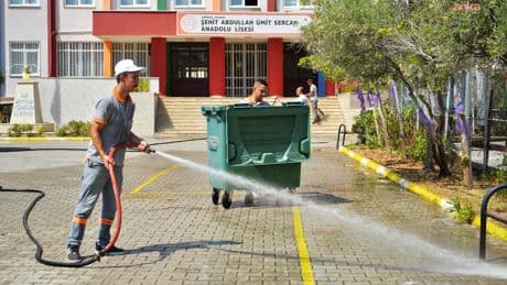 Alanya Belediyesi’nden ilçedeki okullarda kapsamlı temizlik çalışması