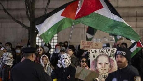 Columbia Üniversitesi'ndeki Filistin'e destek protestosunda onlarca öğrenci gözaltına alındı