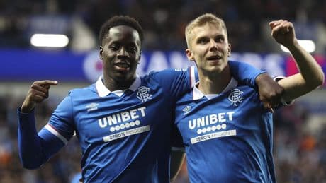 Oliver Antman schittert direct met assist en versierde strafschop in Rangers FC-debuut