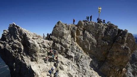 Zugspitze: Höchster Berg Deutschlands hat bald zwei Gipfelkreuze