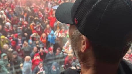 Vor dem Vorfall postete er noch Videos - Klopp verfolgte die Parade vom Fenster aus