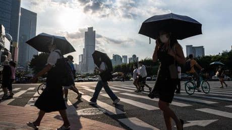 En Chine, la canicule frappe les logements étudiants : “Dormir dans le dortoir me donne des vertiges”