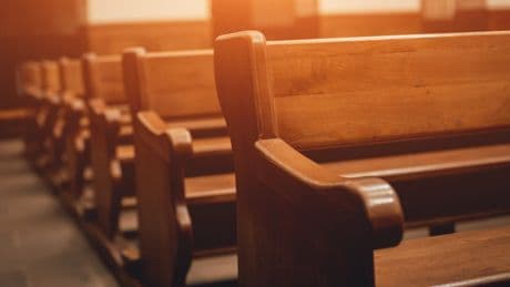 Avignon : des jeunes ont insulté un prêtre et menacé d’«incendier son église»