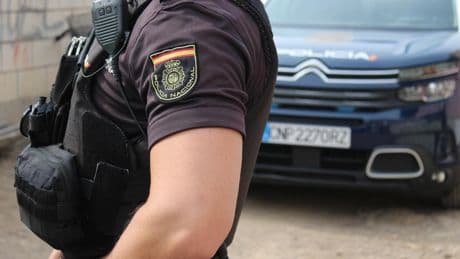 La Justicia condena a un policía nacional a tres años de cárcel por agredir sexualmente a una subordinada en un bar
