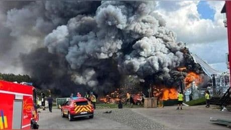 Gigantisches Feuer bei Tomorrowland: Hauptbühne brennt ab