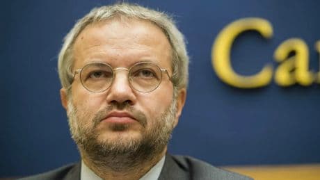 Vaccini e stop all'obbligo, Borghi (Lega): «Nessuna nuova proposta, ma disponibili ai segnali degli alleati»