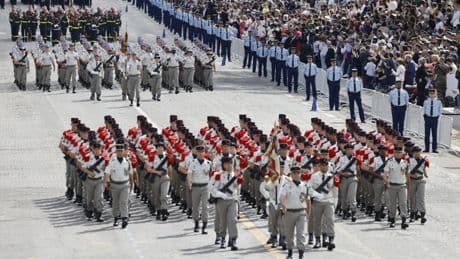 Accusations mensongères, images trafiquées... L’armée française visée par les manœuvres de déstabilisation russes