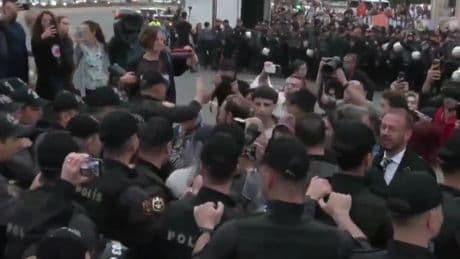 Hayvan hakları savunucuları AYM önünde: AYM'nin ret kararını protestoya polis müdahalesi