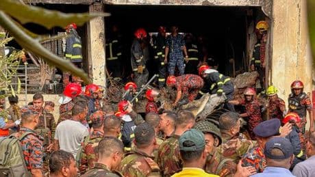 Flugzeugabsturz: Militärflugzeug stürzt in Bangladesch auf Schulgelände