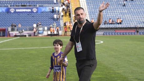 Arda Turan, Eyüpspor'a veda etti: "Gelecek sezon büyük ihtimalle yurt dışında olacağım"