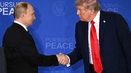 Psychologe analysiert – Das verrät die Körpersprache von Trump und Putin