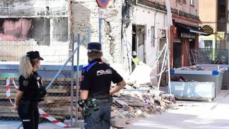 Hallan un segundo cadáver 48 horas después entre los escombros de la explosión del bar de Vallecas