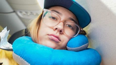 I've spent 190 hours on long-haul flights. Here are 11 tips for surviving 6 or more hours stuck in economy.