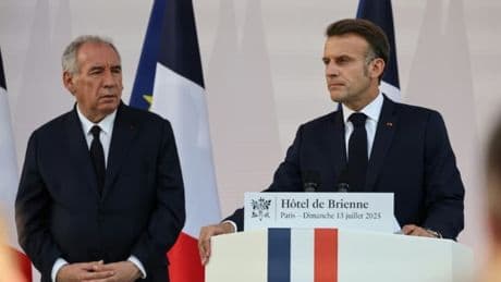 "Au même rythme, nous serions dépassés": Macron annonce que le budget militaire sera doublé en 2027 plutôt qu'en 2030