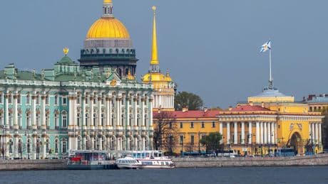 Panzer-Fahrt und Kalaschnikow-Schießen: Arabische Touristen strömen nach Russland