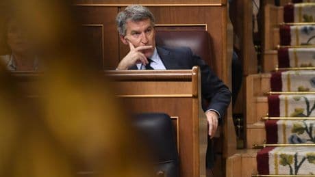 Feijóo dice que obligaría a las eléctricas a prolongar la vida útil de las centrales nucleares "por interés nacional"