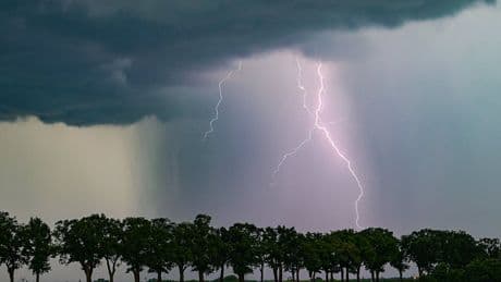 Im Südwesten kracht’s gleich - Starkregen, Hagel und Sturm lösen Hitze ab