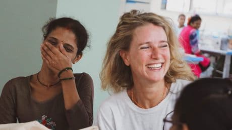 Laurien ruilde carrière op de Zuidas in voor sloppenwijk in India: ’We werken met vrouwen die hun leven lang zijn onderdrukt’