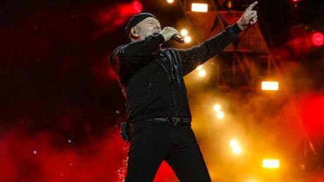 “Si fermino le guerre, soprattutto vogliamo che finisca questa strage di bambini e di innocenti a Gaza”: l’appello di Vasco Rossi al live di Firenze – IL VIDEO