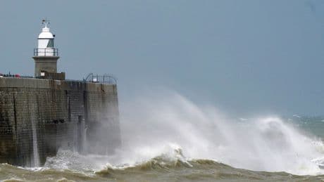 Met Office weather warning for strong winds of up to 80mph to hit England and Wales