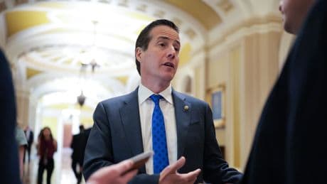 GOP senators start turning against Powell