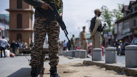 La India bombardea &quot;bases terroristas&quot; en Pakistán