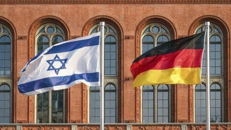Klare Ansage zur Israel-Flagge vor dem Roten Rathaus