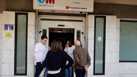 Tres de cada cuatro médicos de familia siente desprotección y pide bajar a la mitad las citas diarias para evitar la &quot;masificación&quot;