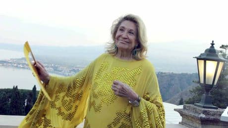 La povertà, il titolo di contessa, i suoi amanti: le tante vite di Marta Marzotto