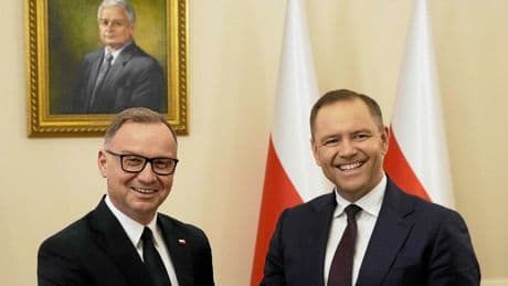 Nouvelle cohabitation en Pologne, victime de la « guerre culturelle » lancée par Trump