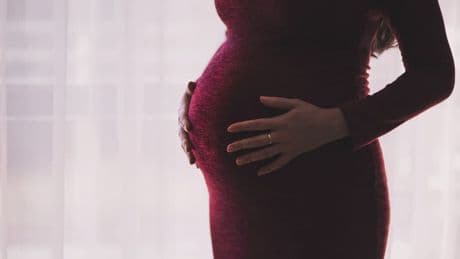 Indemnisation baissée de 10% pour les fonctionnaires enceintes: une "discrimination sexiste inacceptable" pour les syndicats