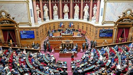 Que contient la « taxe Zucman », qui vise les plus riches, examinée par le Sénat ?
