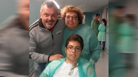 Ángels, madre de un joven que sobrevivió a la sepsis: "Cada 20 minutos mata a una persona y aún es una gran desconocida"